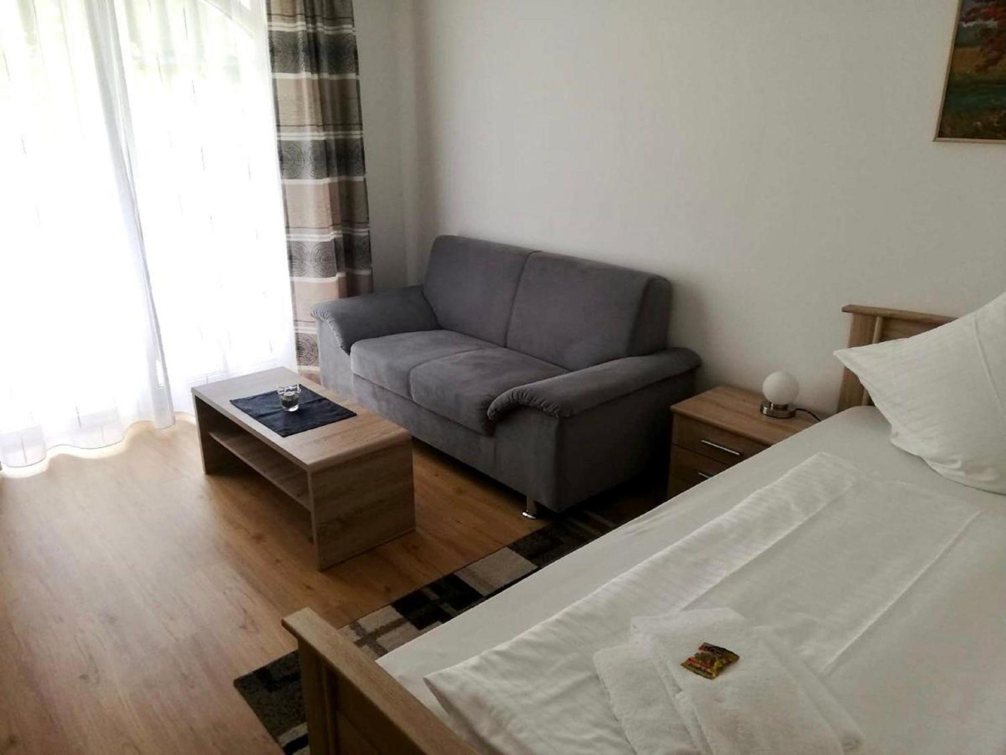 Ferienappartements-Grolik Im Aparthotel Zum Gutshof Hohenwarth Exterior photo